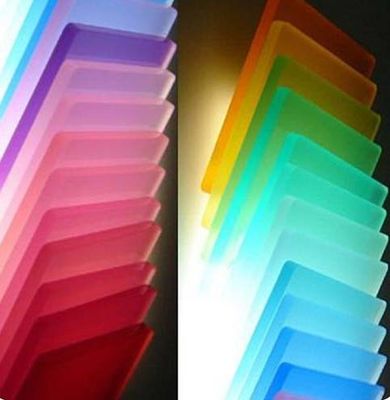 半透明なカラー ディスプレイの場合のプレキシガラスMMA 4つx 8つの明確なプラスチック パネル